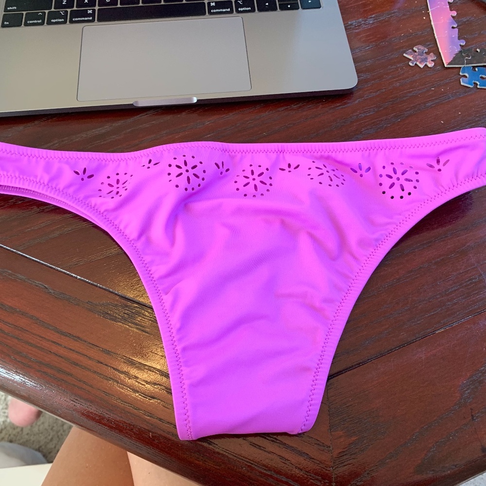 Roxy Bathing Suit Bottoms Size Medium